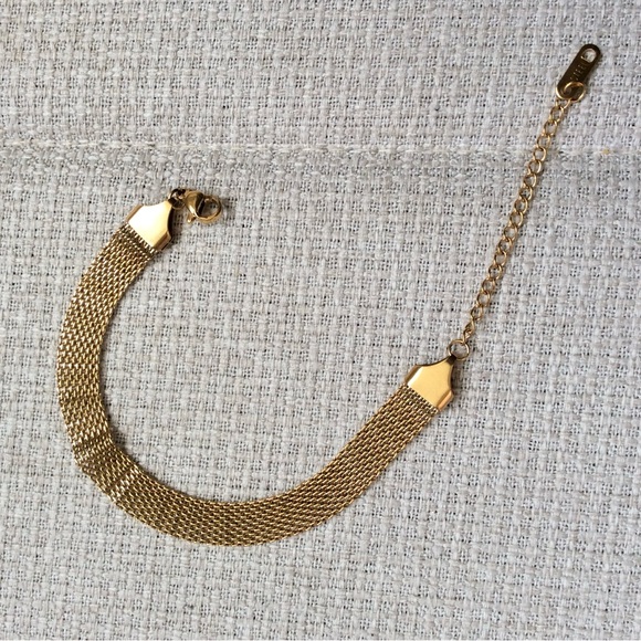 Vintage Gold Mesh Chain bracelet | Elegant Statement Jewelry - Picture 2 of 3